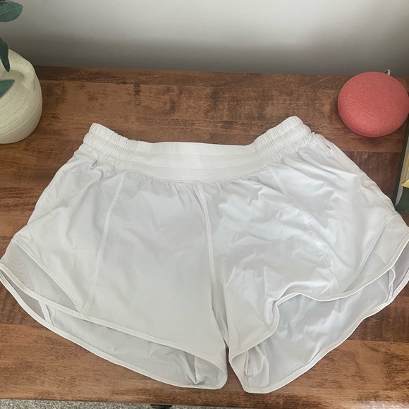 Brand New Lululemon Hotty Hot Shorts - Picture 4 of 4